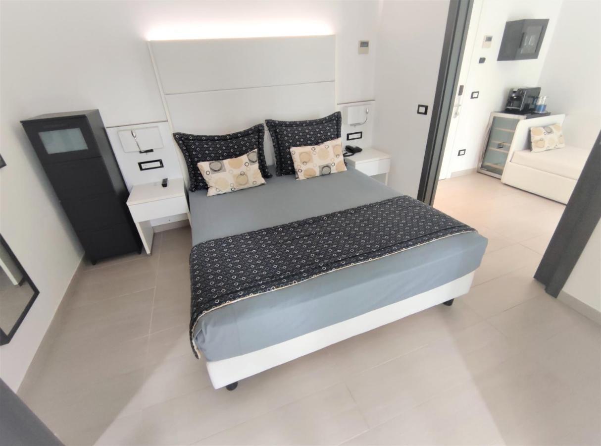 Hotel Rossini 4S Lignano Sabbiadoro Bagian luar foto