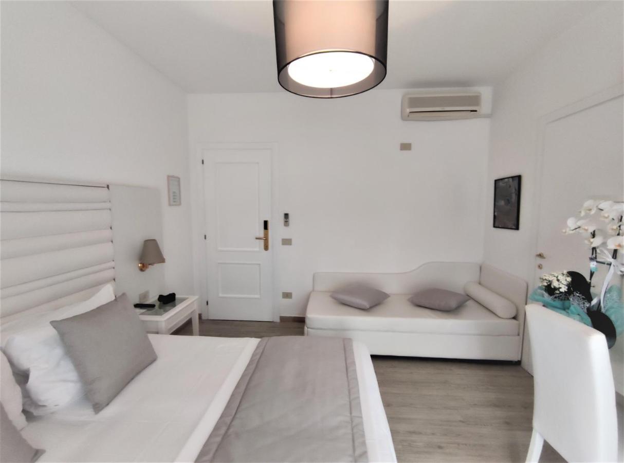 Hotel Rossini 4S Lignano Sabbiadoro Bagian luar foto