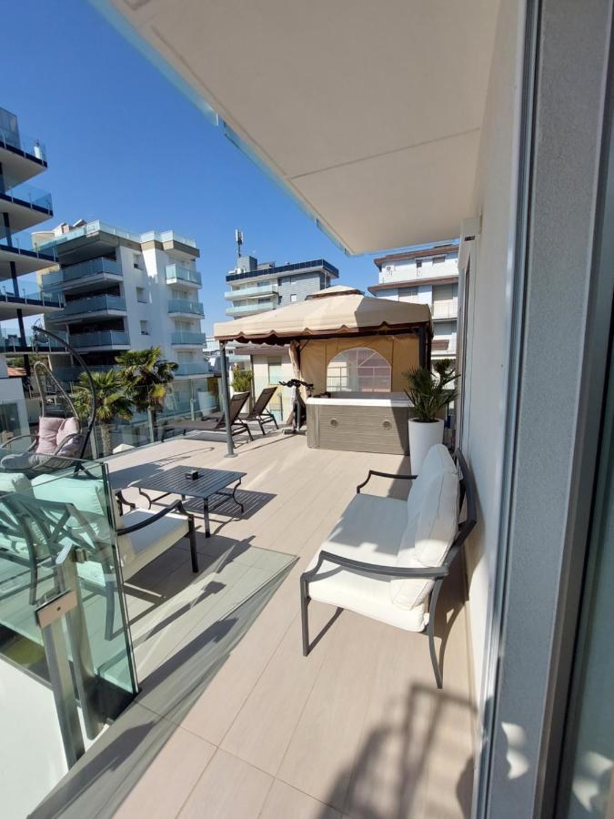 Hotel Rossini 4S Lignano Sabbiadoro Bagian luar foto