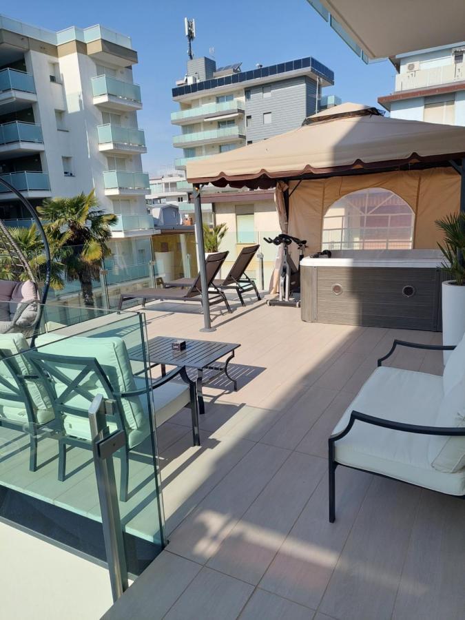 Hotel Rossini 4S Lignano Sabbiadoro Bagian luar foto