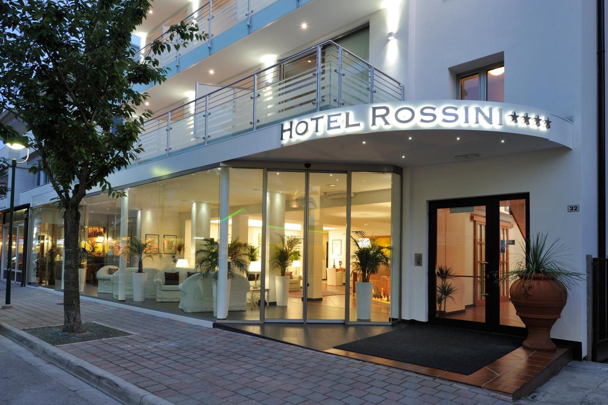 Hotel Rossini 4S Lignano Sabbiadoro Bagian luar foto
