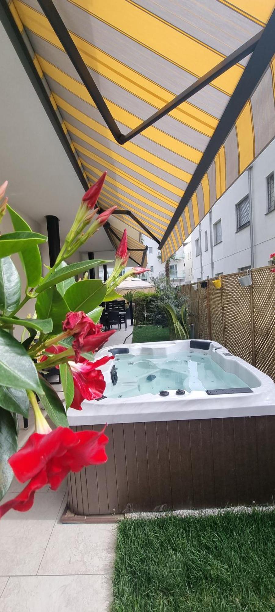 Hotel Rossini 4S Lignano Sabbiadoro Bagian luar foto