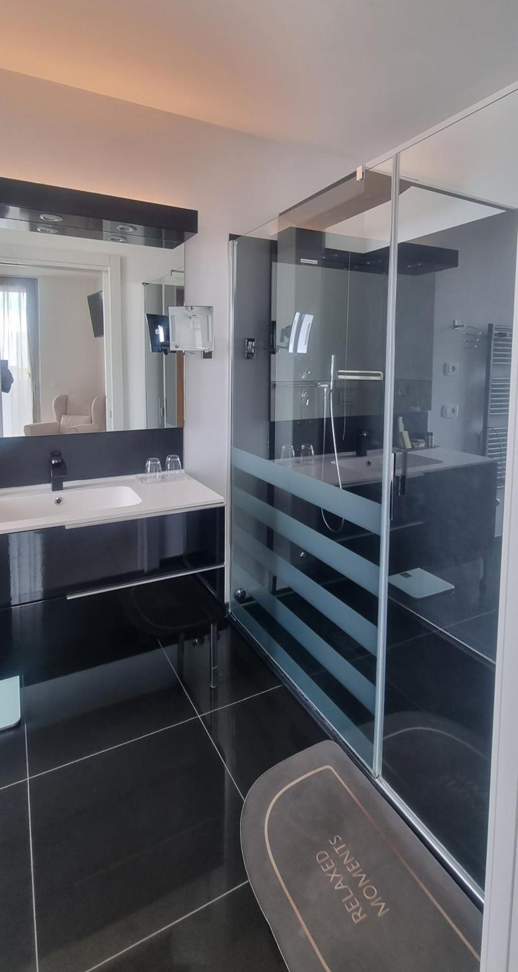 Hotel Rossini 4S Lignano Sabbiadoro Bagian luar foto