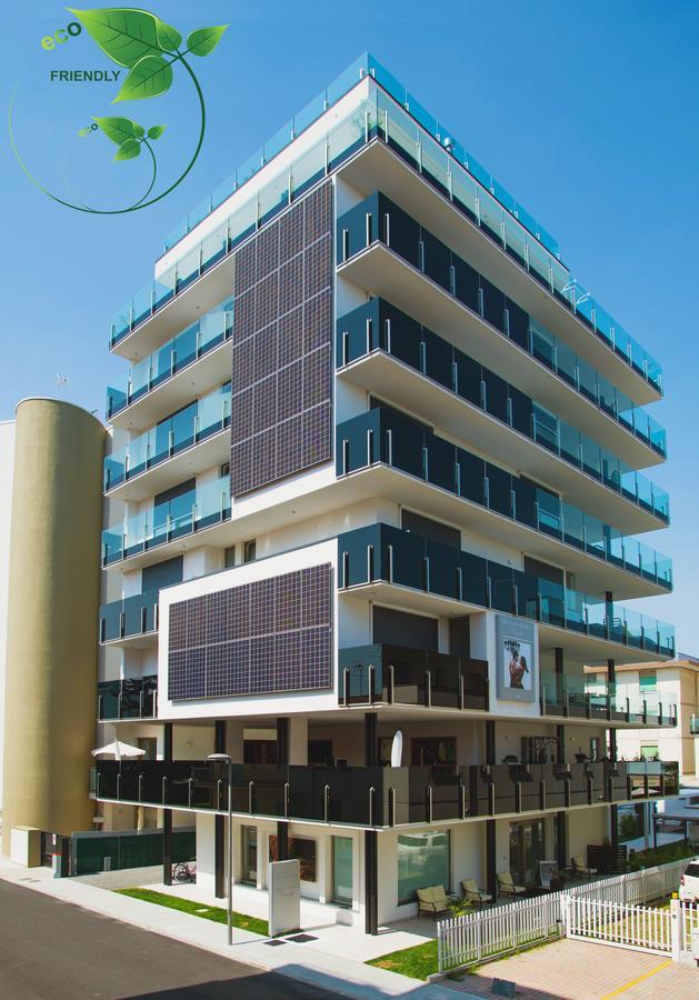 Hotel Rossini 4S Lignano Sabbiadoro Bagian luar foto