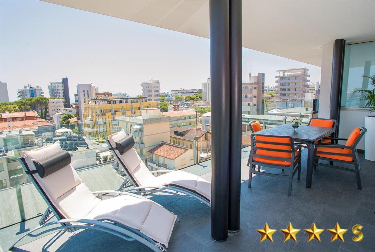 Hotel Rossini 4S Lignano Sabbiadoro Bagian luar foto