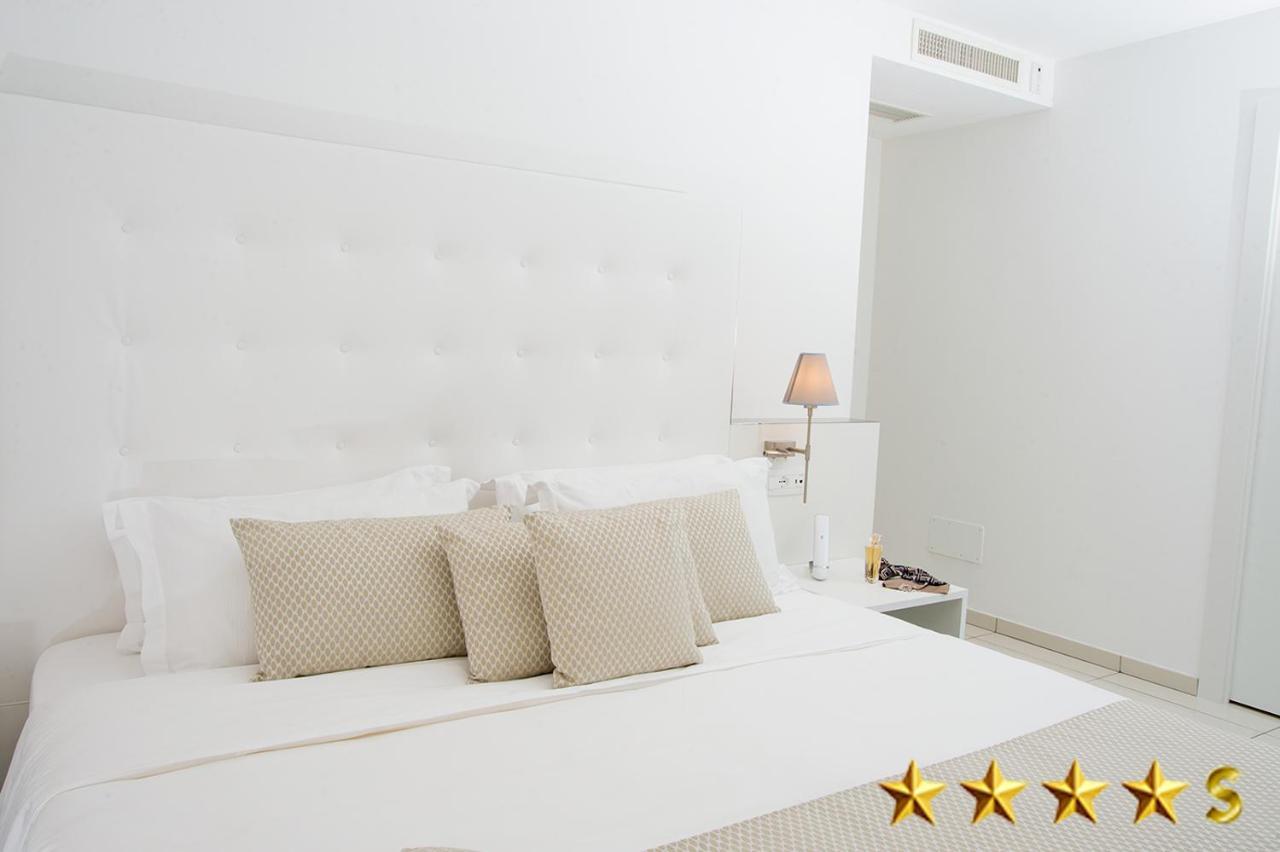 Hotel Rossini 4S Lignano Sabbiadoro Bagian luar foto