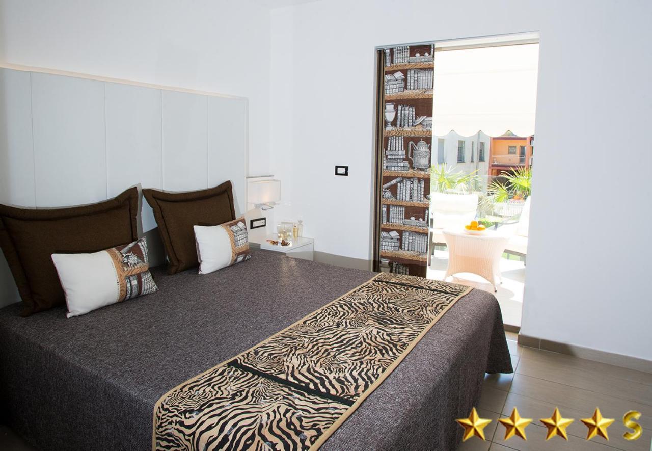 Hotel Rossini 4S Lignano Sabbiadoro Bagian luar foto