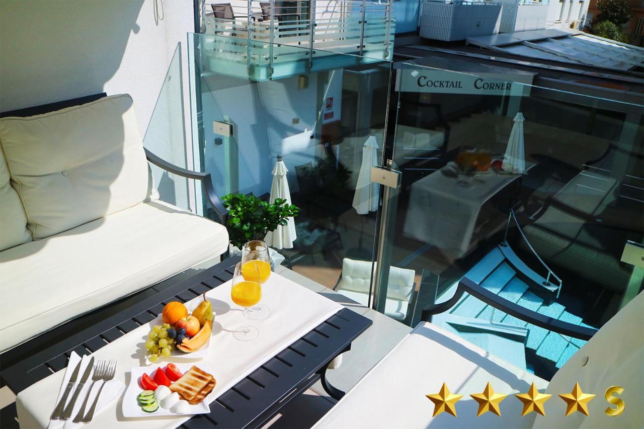 Hotel Rossini 4S Lignano Sabbiadoro Bagian luar foto