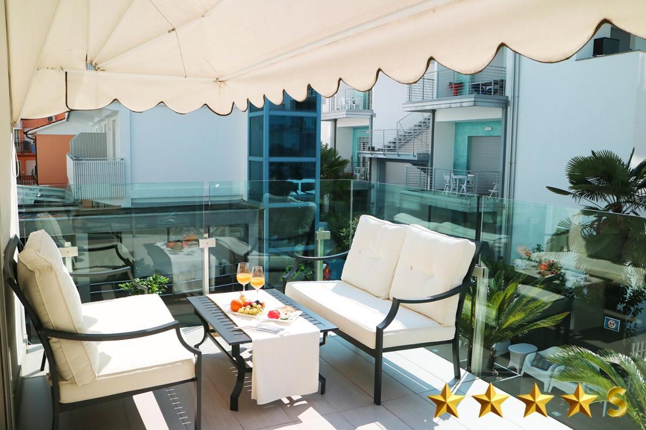 Hotel Rossini 4S Lignano Sabbiadoro Bagian luar foto
