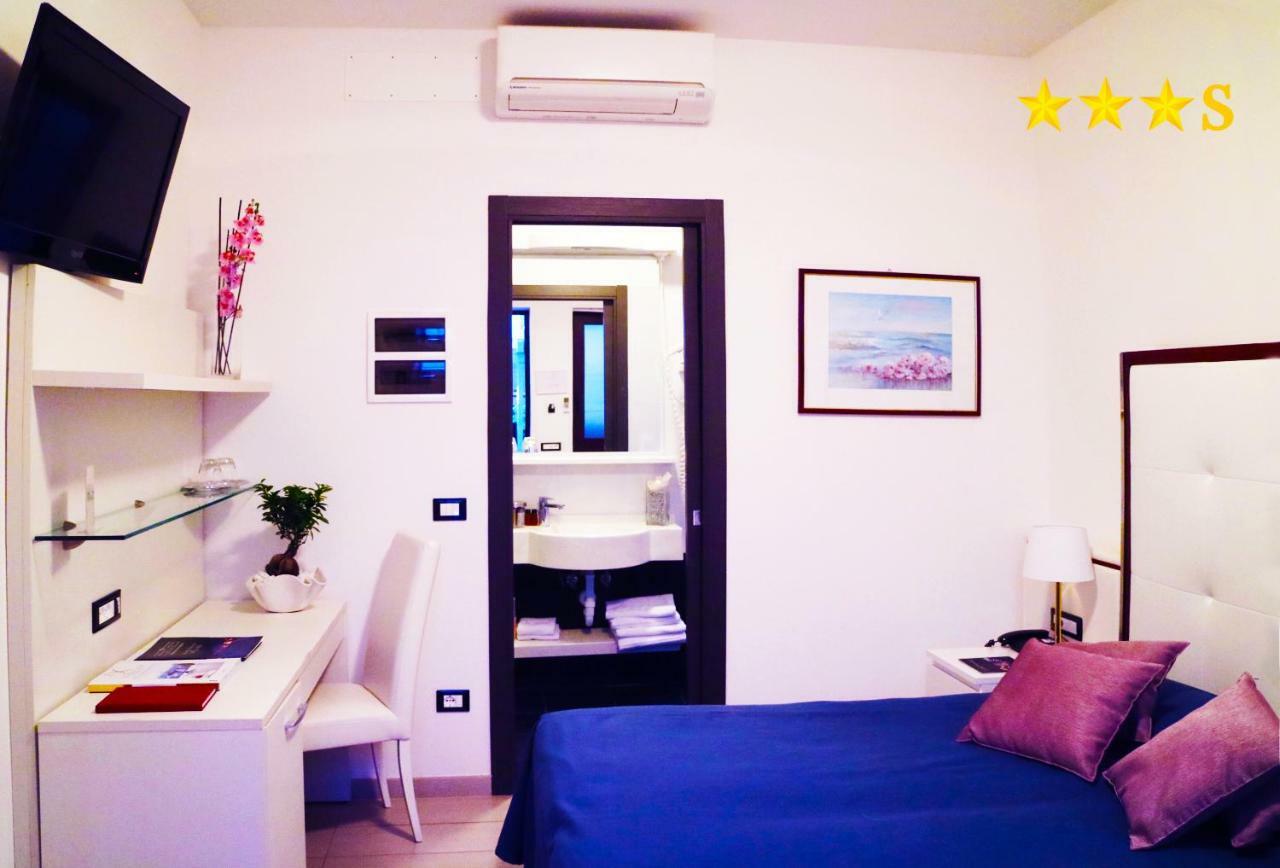 Hotel Rossini 4S Lignano Sabbiadoro Bagian luar foto